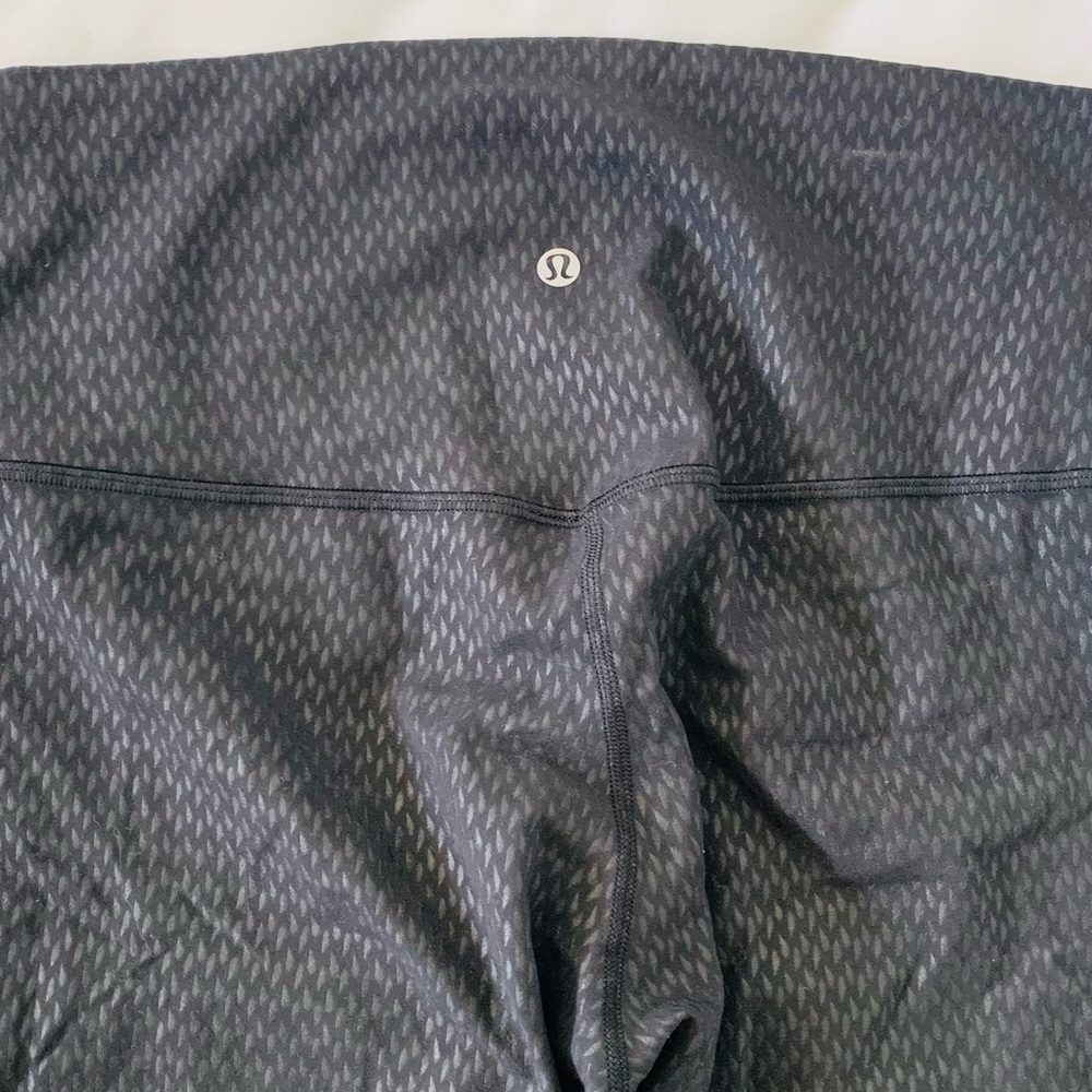 Black and gray lululemon leggings